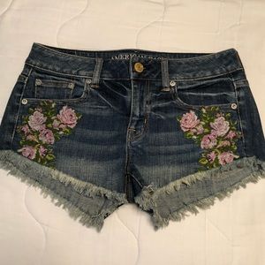 SOLD• AE Shortie Shorts